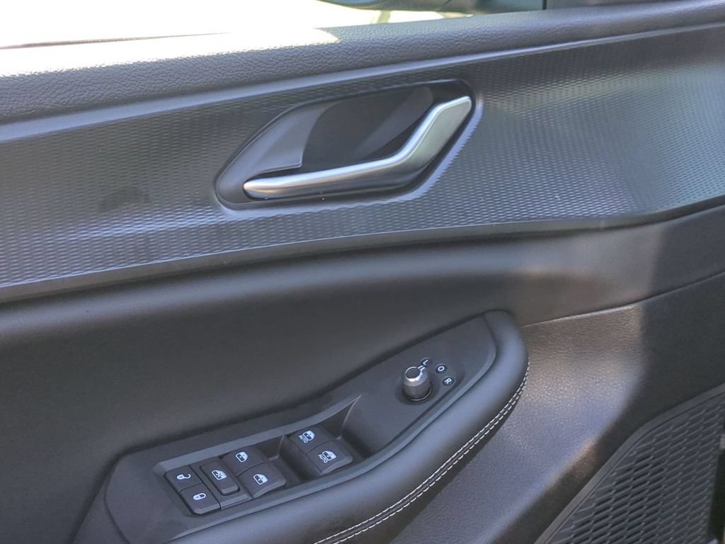New 2027 Jeep Grand Cherokee Laredo X RWD image 13
