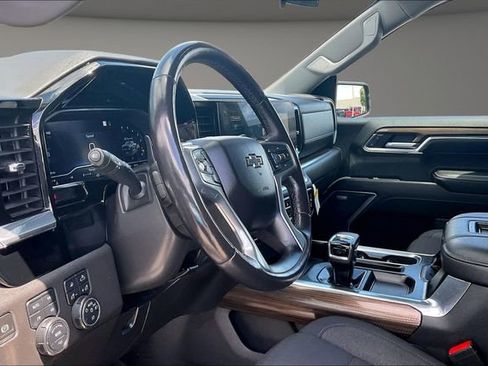 Used 2022 Chevrolet Silverado 1500 LT Trail Boss w/ Convenience Package II AWD/4WD image 12