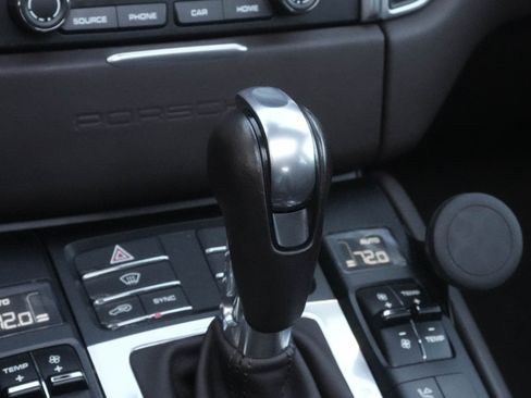 Used 2018 Porsche Macan Turbo AWD/4WD image 29