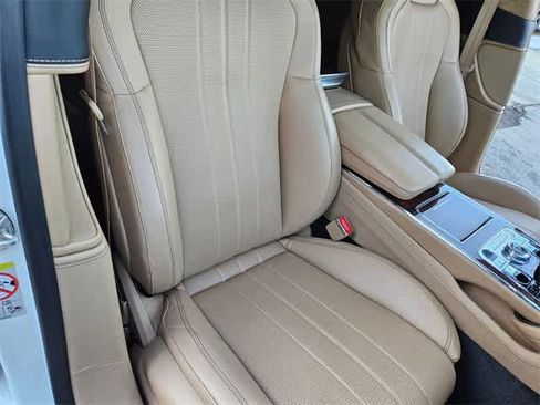 Used 2022 Bentley Flying Spur Plug-In Hybrid image 20