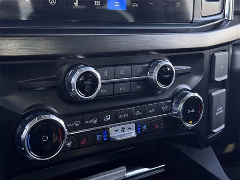 Used 2024 Ford F350 Lariat image 22