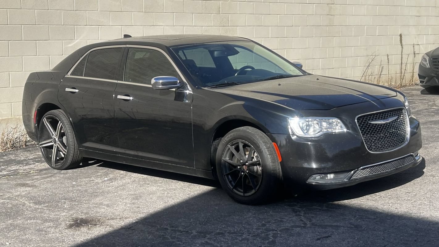 Used 2020 Chrysler 300 Limited AWD/4WD image 7