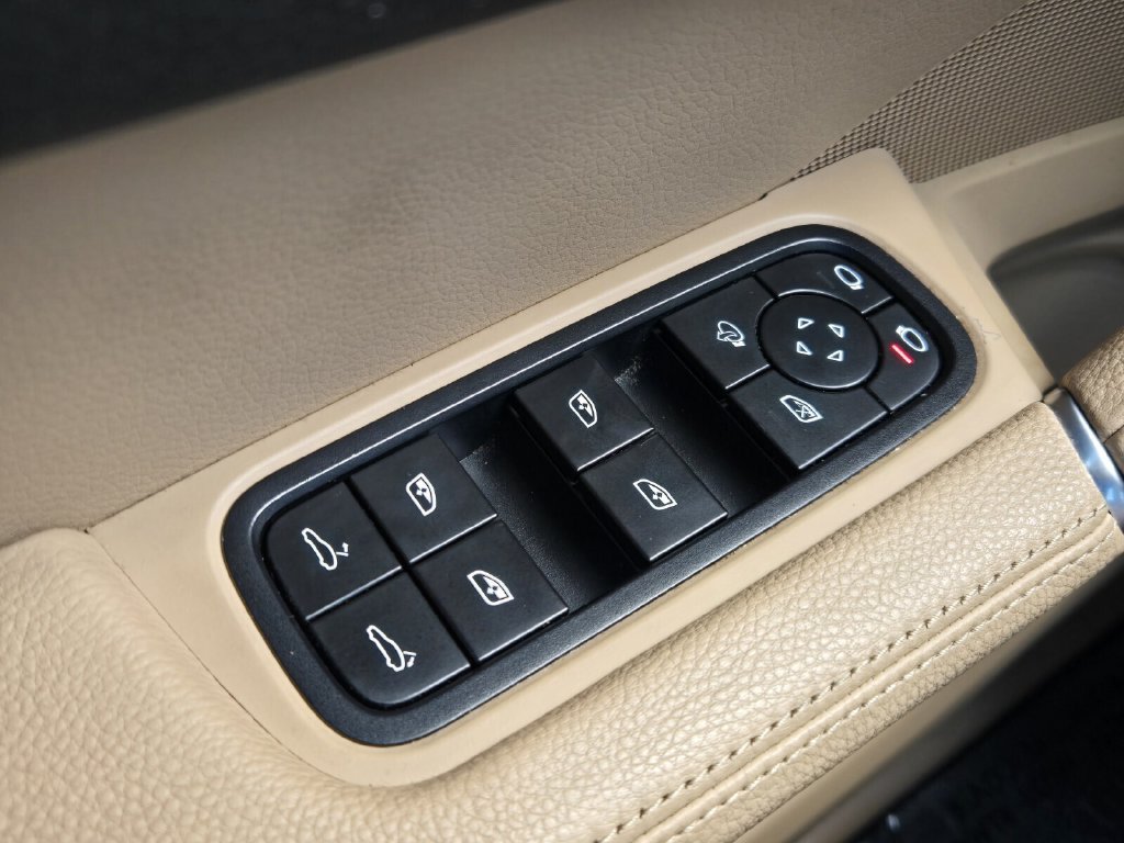 Used 2022 Porsche Cayenne Coupe AWD/4WD image 28