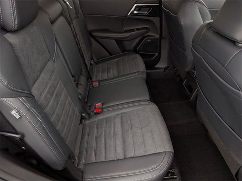 New 2026 Mitsubishi Outlander LE image 30