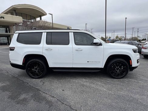 Used 2022 Jeep Wagoneer Series III image 2