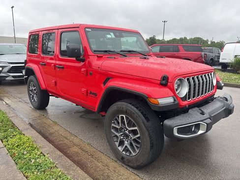 Used 2025 Jeep Wrangler Unlimited Sahara AWD/4WD image 2