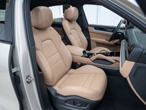 Certified 2024 Porsche Cayenne S image 31