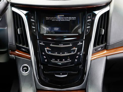 Used 2016 Cadillac Escalade 2WD image 35
