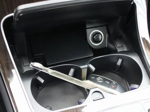 Used 2021 Mercedes-Benz GLC 300 4MATIC image 9