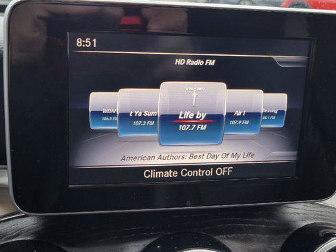 Used 2019 Mercedes-Benz GLC 300 w/ Premium Package image 20