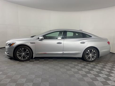 Used 2017 Buick LaCrosse Premium image 2