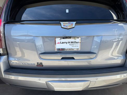 Used 2020 Cadillac Escalade Luxury w/ Escalade Sport Edition image 25