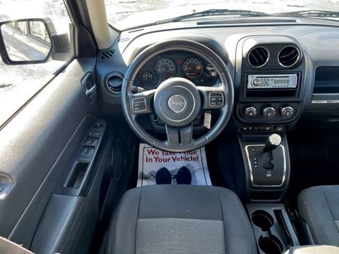Used 2015 Jeep Patriot Latitude AWD/4WD image 30