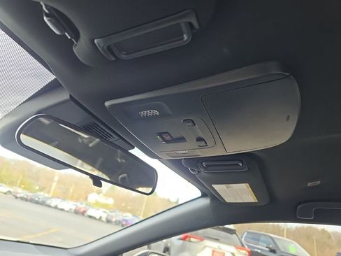 Used 2025 Toyota Camry SE image 24