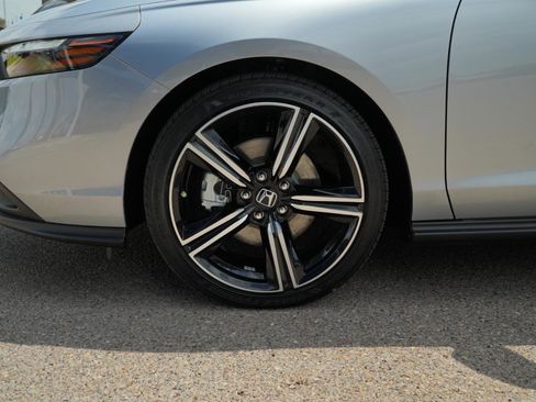 Used 2025 Honda Accord Sport image 11