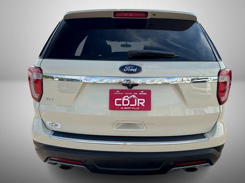 Used 2018 Ford Explorer XLT w/ Equipment Group 202A image 7