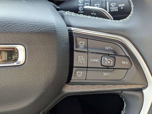 Used 2025 Jeep Grand Cherokee Laredo X RWD image 27