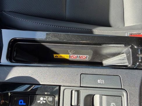 Used 2025 Toyota Prius XLE FWD image 24