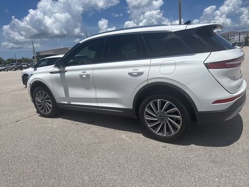 Used 2023 Lincoln Corsair Reserve w/ Equipment Group 201A FWD image 8