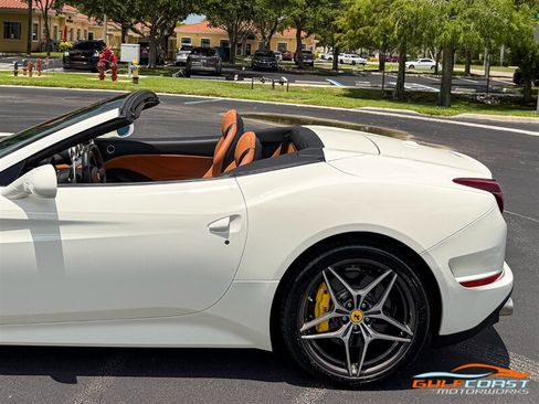 Used 2017 Ferrari California T RWD image 46