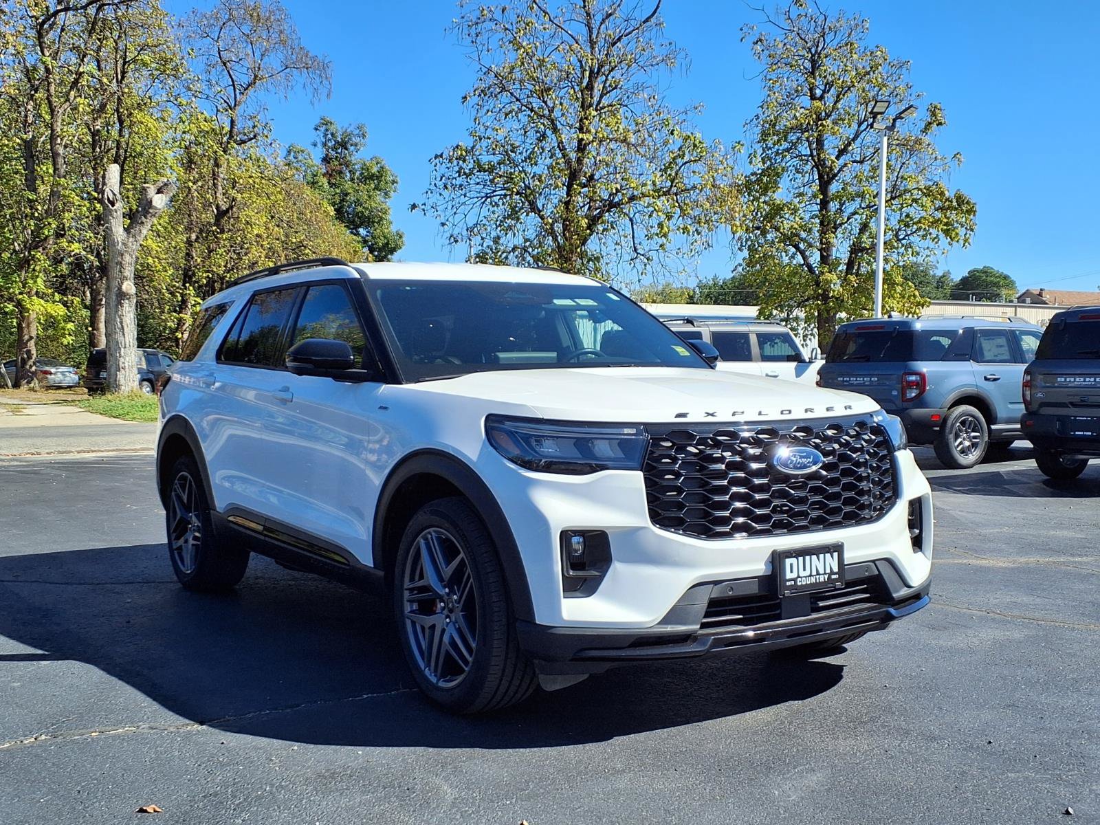 Used 2025 Ford Explorer ST-Line w/ ST-Line Street Pack AWD/4WD image 14