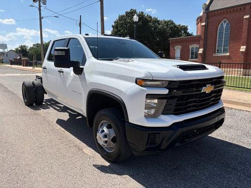 Used 2024 Chevrolet Silverado 3500 W/T w/ WT Convenience Package AWD/4WD image 2