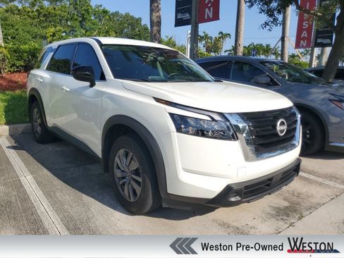 Used 2024 Nissan Pathfinder S FWD image 1
