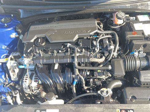 Used 2025 Hyundai Elantra Limited FWD image 16