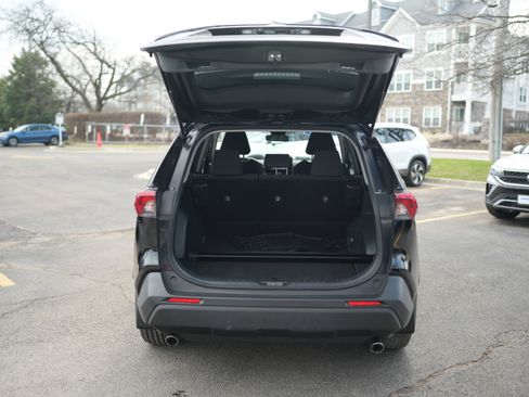 Used 2019 Toyota RAV4 LE image 7