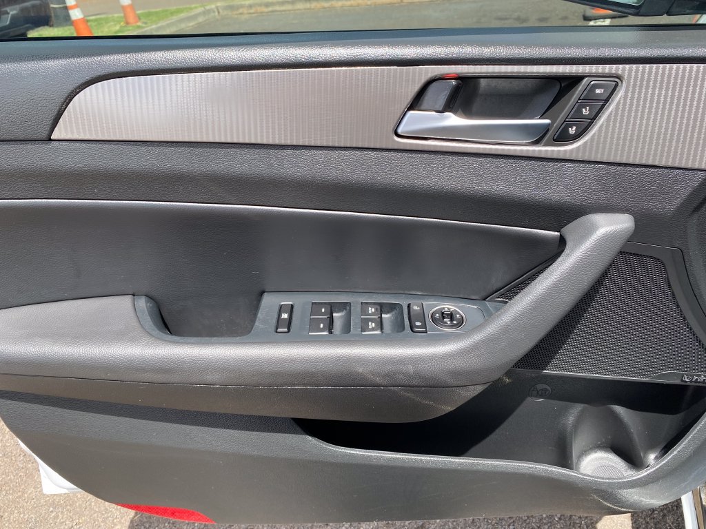 Used 2019 Hyundai Sonata Limited w/ Cargo Package FWD image 12