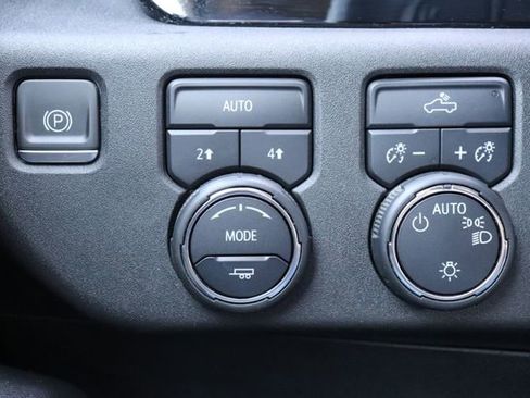 Used 2023 Chevrolet Silverado 1500 LT image 36