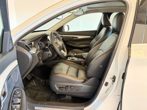 Used 2019 INFINITI QX50 Essential AWD/4WD image 12