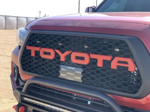 Used 2022 Toyota Tacoma TRD Off-Road w/ Technology Package AWD/4WD image 31