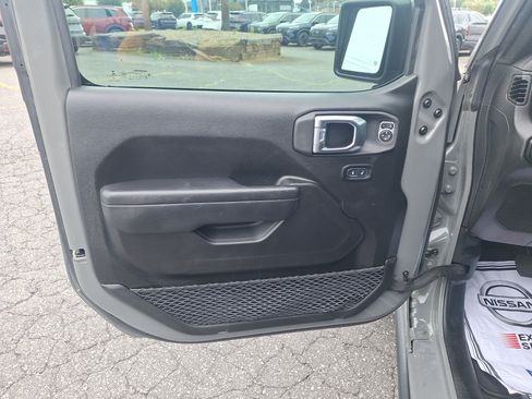 Used 2023 Jeep Gladiator Sport AWD/4WD image 9