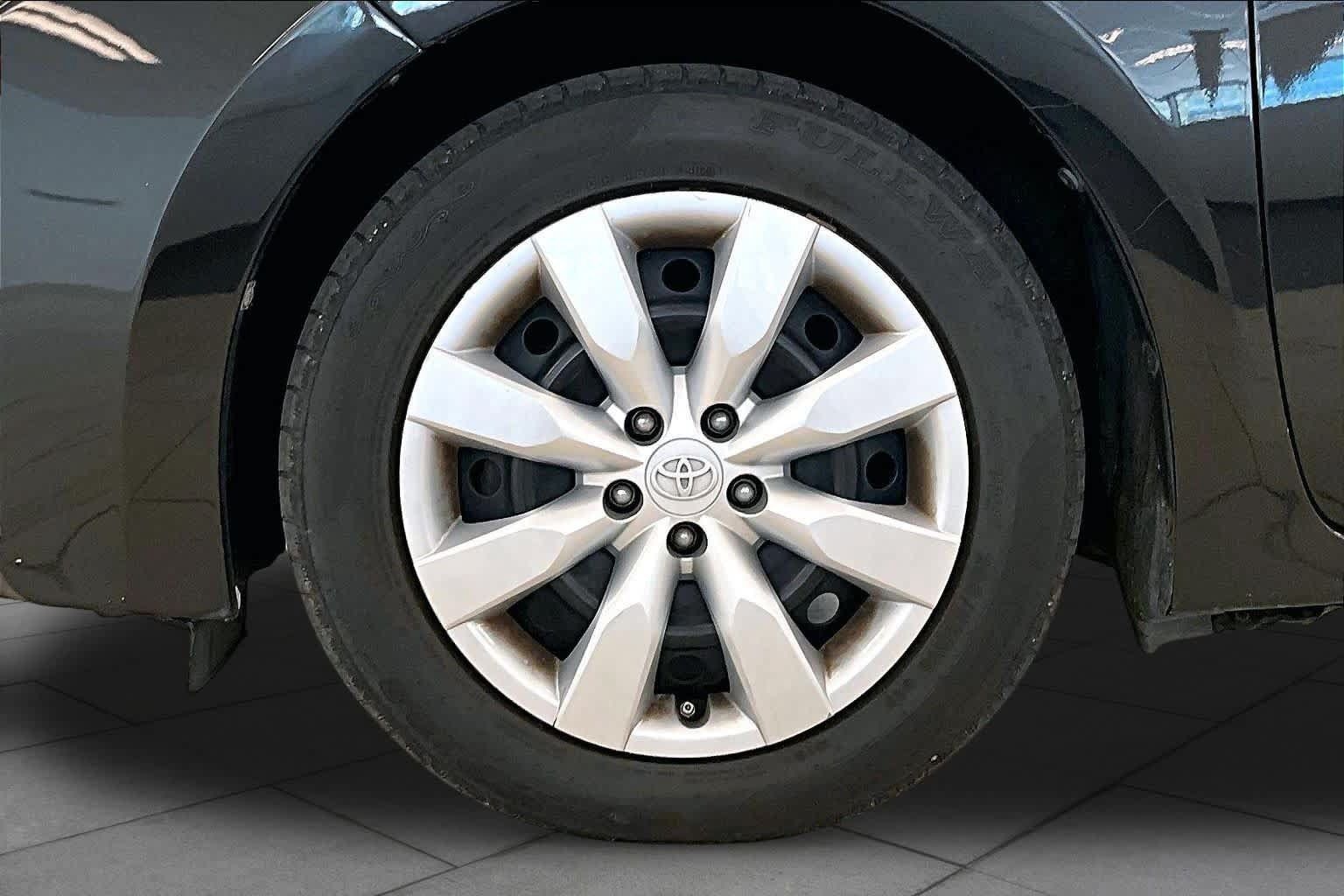Used 2016 Toyota Corolla LE FWD image 10