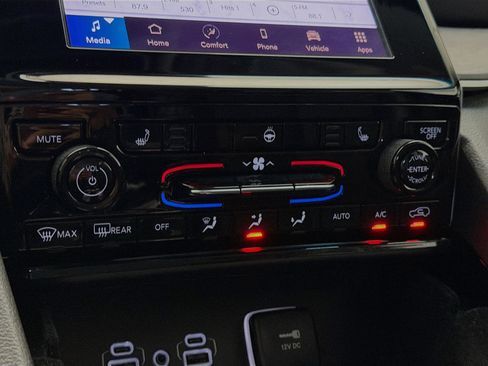 Used 2021 Jeep Grand Cherokee L Limited AWD/4WD image 10