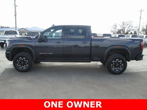 Used 2025 GMC Sierra 2500 AT4X image 12