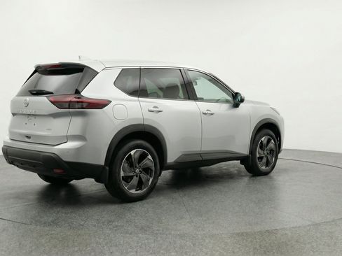 Used 2025 Nissan Rogue SV AWD/4WD image 9