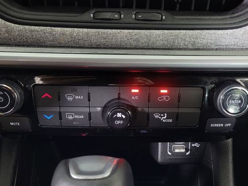 Used 2024 Jeep Compass Latitude image 23