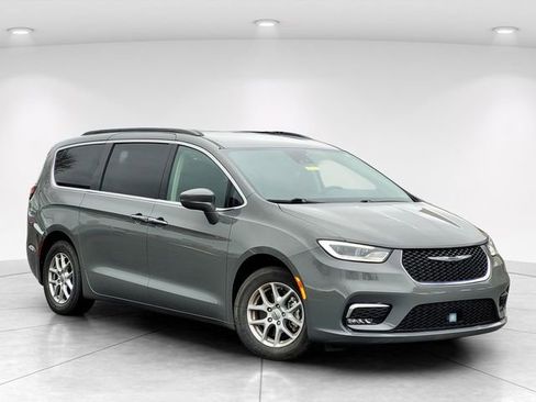Used 2022 Chrysler Pacifica Touring-L FWD image 1