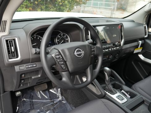 New 2026 Nissan Frontier SV w/ Tow Package AWD/4WD image 4