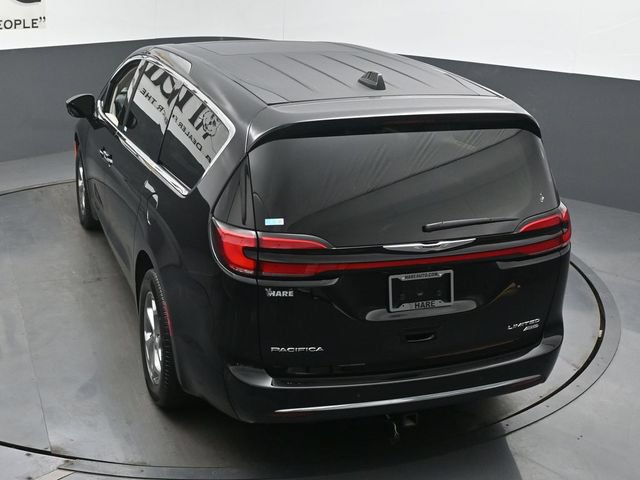 Used 2024 Chrysler Pacifica Limited AWD/4WD image 61