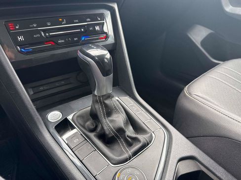 Used 2022 Volkswagen Tiguan SE image 27