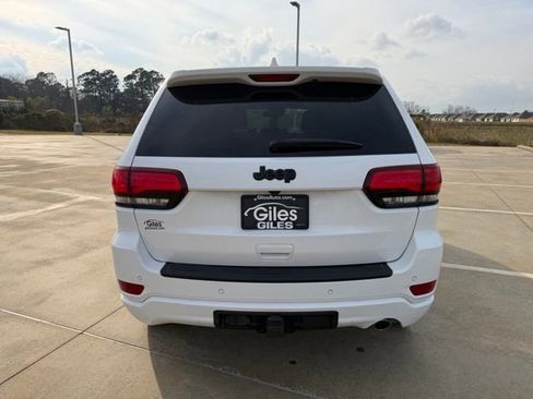 Used 2020 Jeep Grand Cherokee Altitude image 4