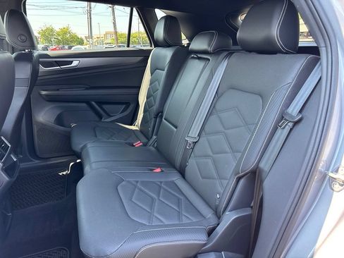 Used 2024 Volkswagen Atlas Cross Sport SE AWD/4WD image 28