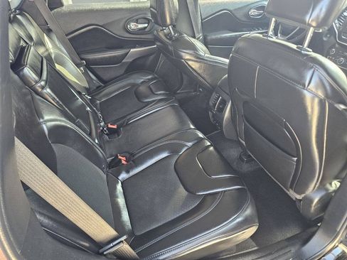 Used 2019 Jeep Cherokee Latitude Plus FWD image 13