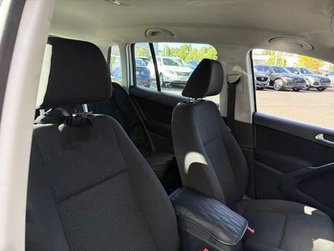 Used 2017 Volkswagen Tiguan Limited w/ Premium Package AWD/4WD image 9