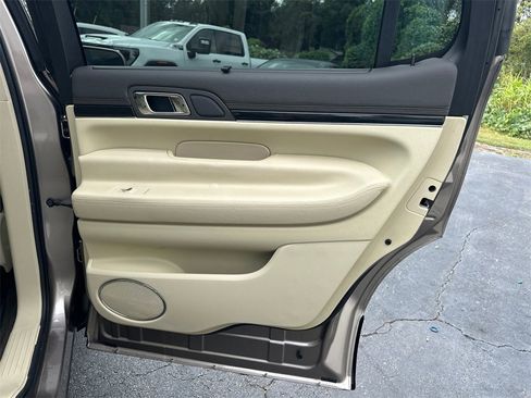 Used 2019 Lincoln MKT AWD image 17