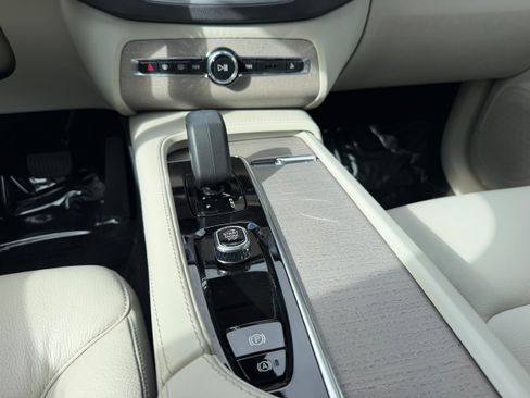 Certified 2024 Volvo XC90 T8 Plus w/ Protection Package Premier AWD/4WD image 17