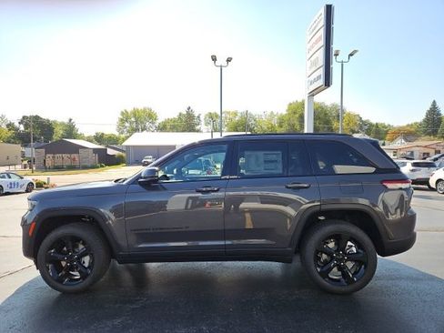 New 2025 Jeep Grand Cherokee Limited w/ Luxury Tech Group II image 6